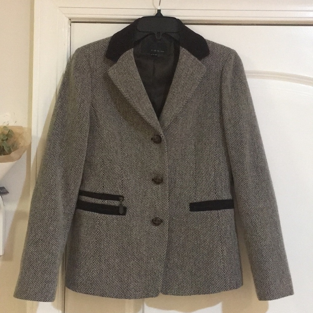 K-brand blazer size 6 never worn. Thick fabrics